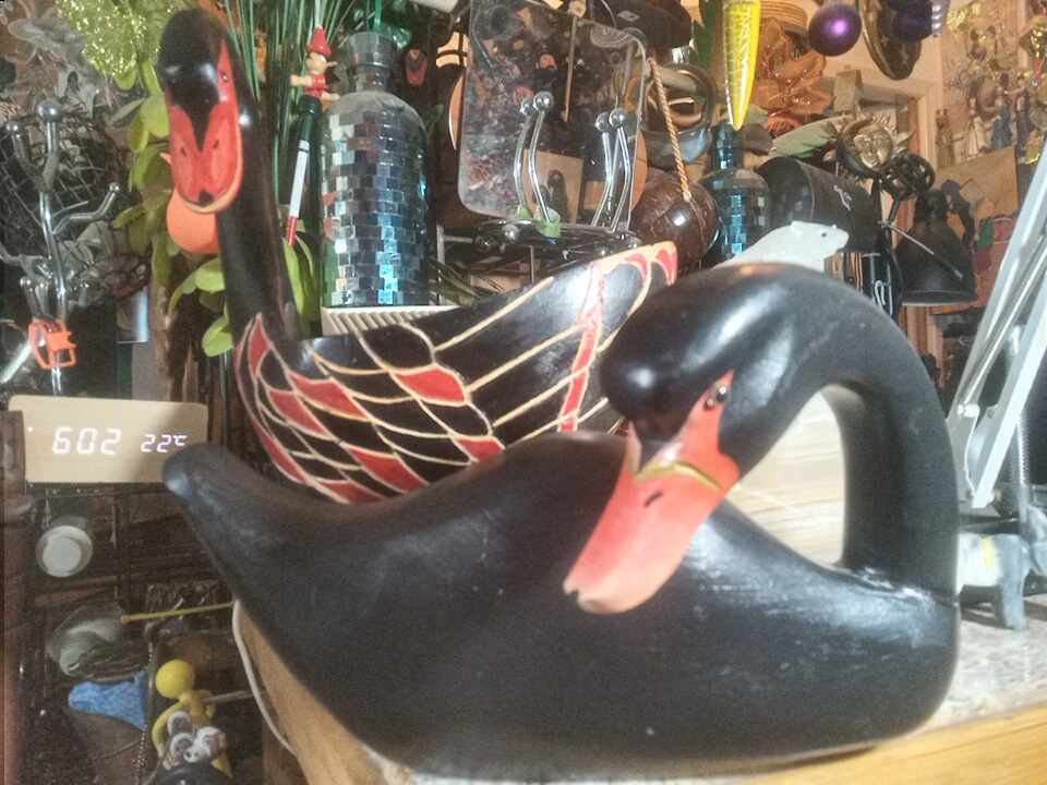 Black Swan Decorative Figurine