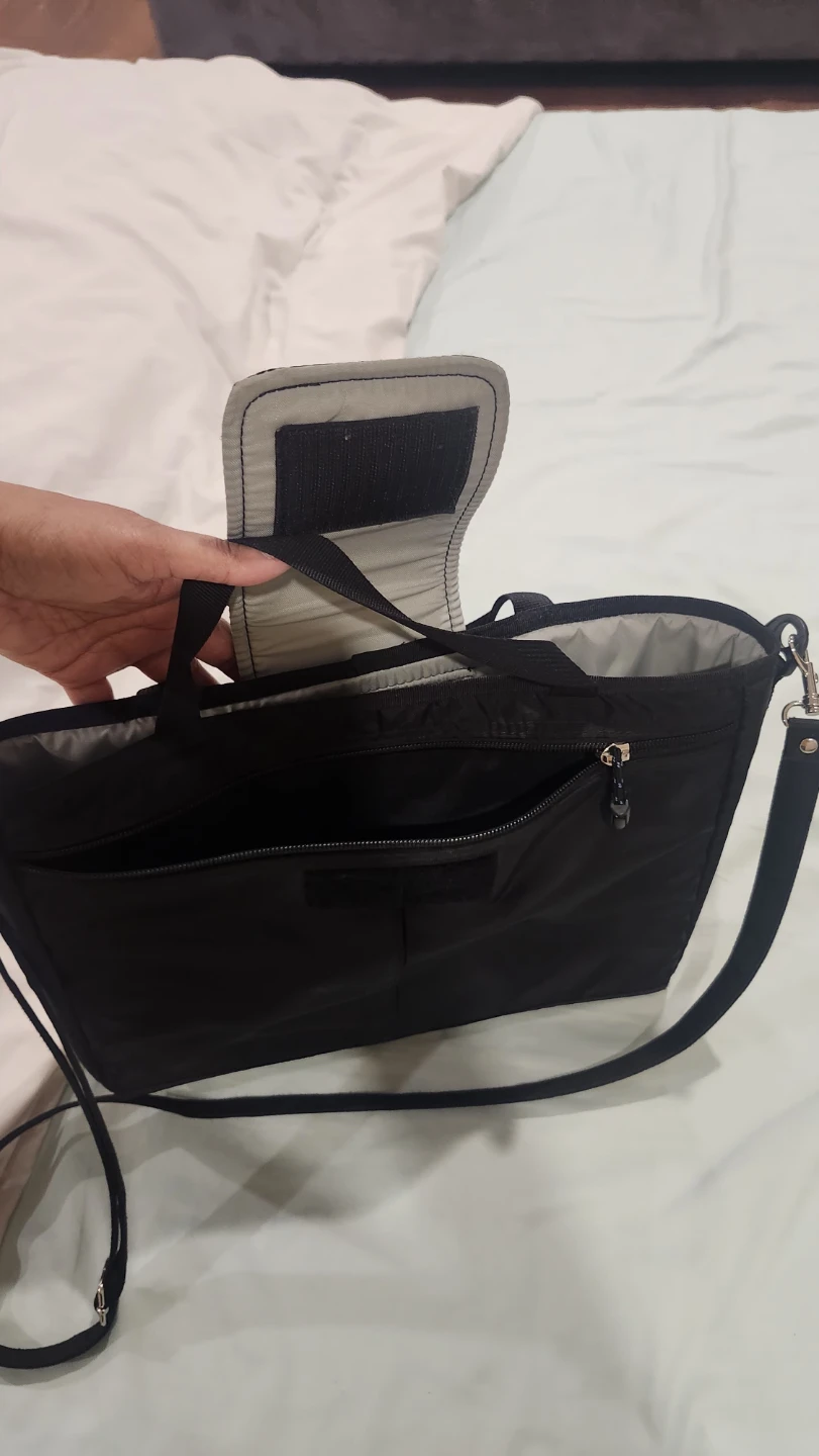 Mountain Equipment Co-op black messenger laptop bag - photo 4