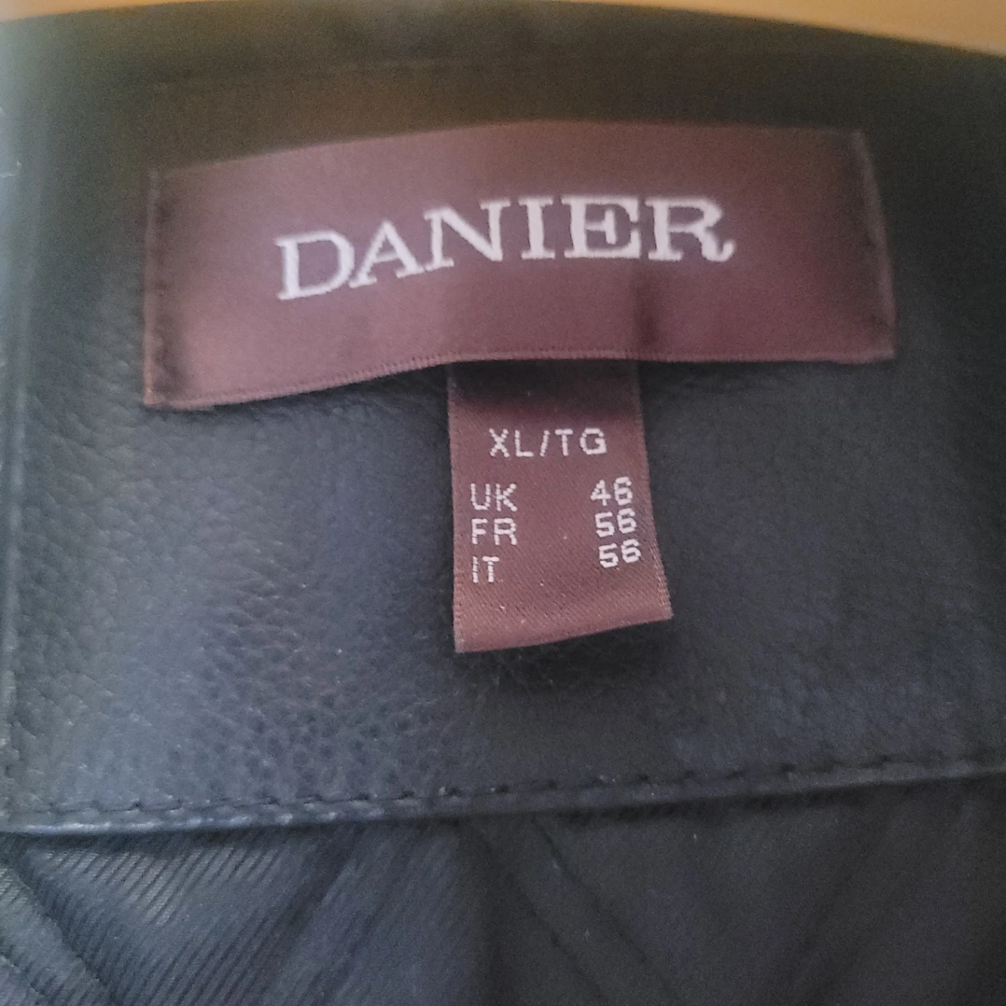 Danier mens leather jacket insulated xl as new - photo 2