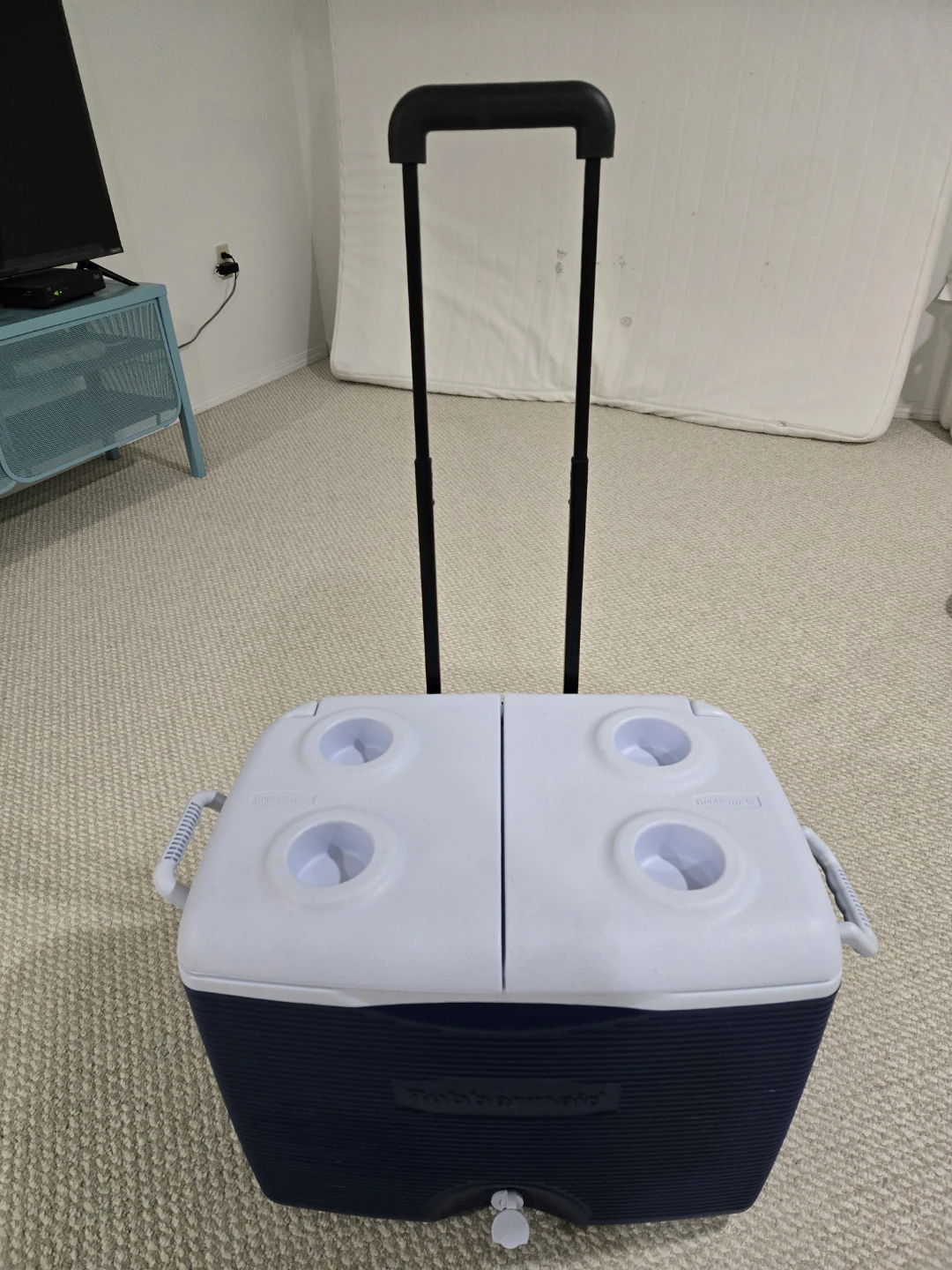 Rubbermaid Rolling Cooler with Wheels