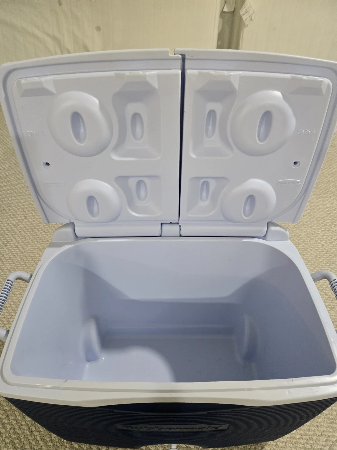 Rubbermaid Rolling Cooler with Wheels - photo 2