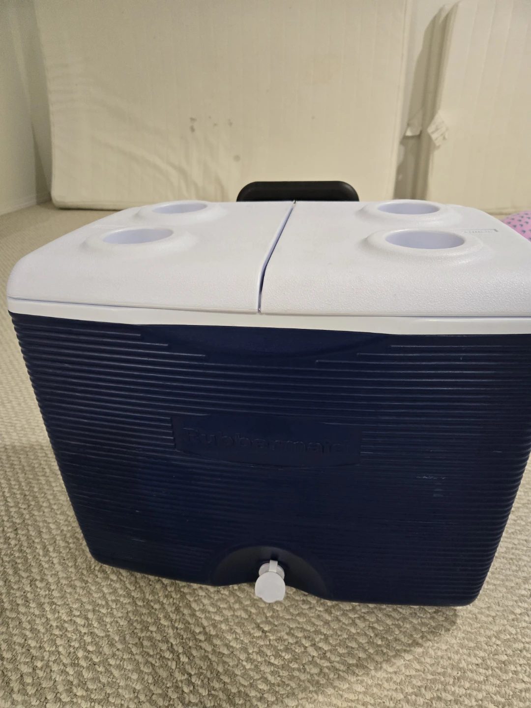 Rubbermaid Rolling Cooler with Wheels - photo 3