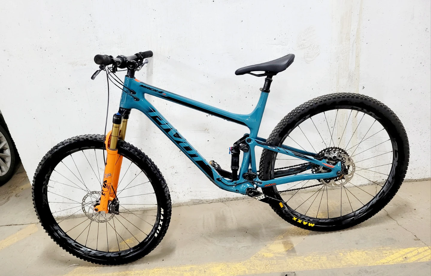 2021 XL Pivot Mach 4 SL Mountain Bike