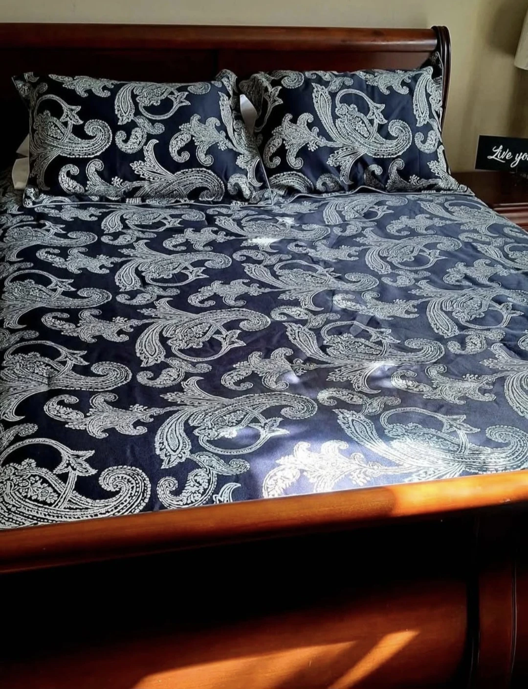 Queen/Full Comforter and Pillowcase Set, used for staging