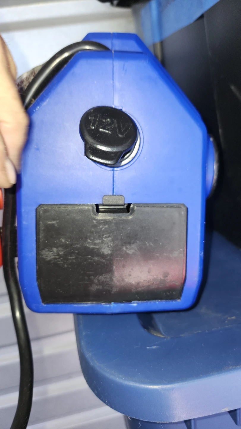 750 Peak Amps Jump Starter - photo 3