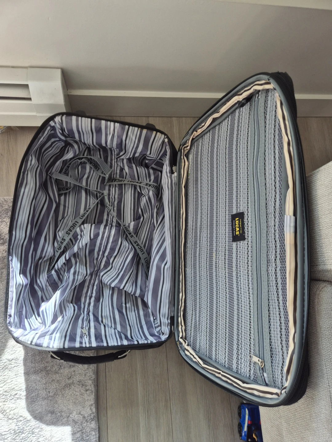 Lucas Expandable Black Rolling Suitcase Carry-on - photo 4
