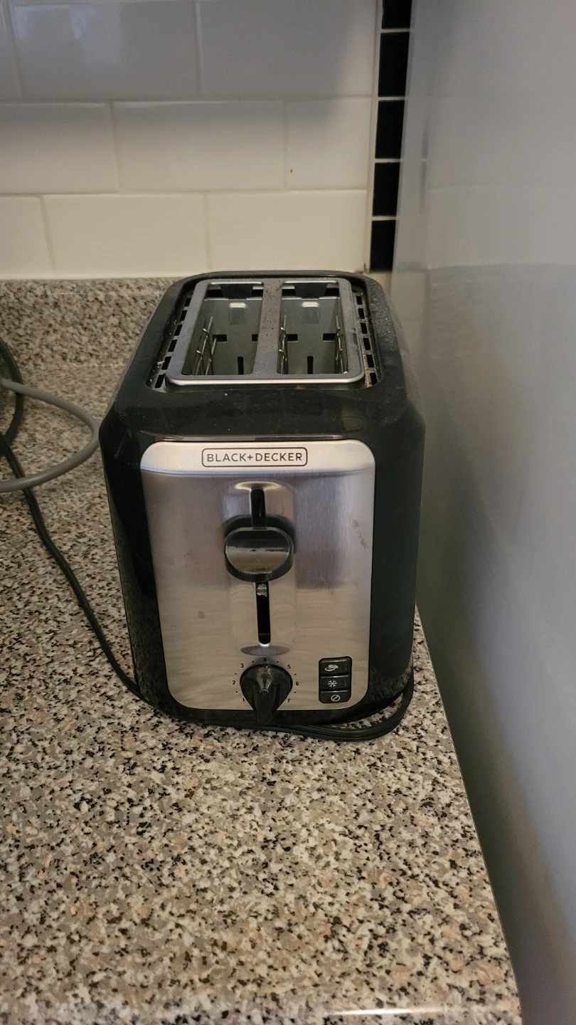 BLACK + DECKER toaster