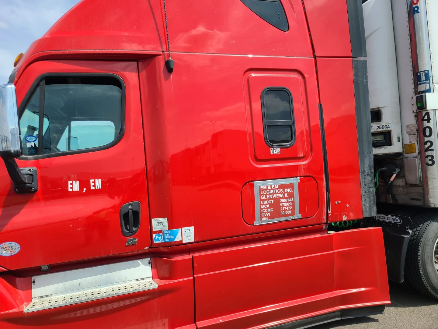 Red Freightliner Semi Truck - photo 3
