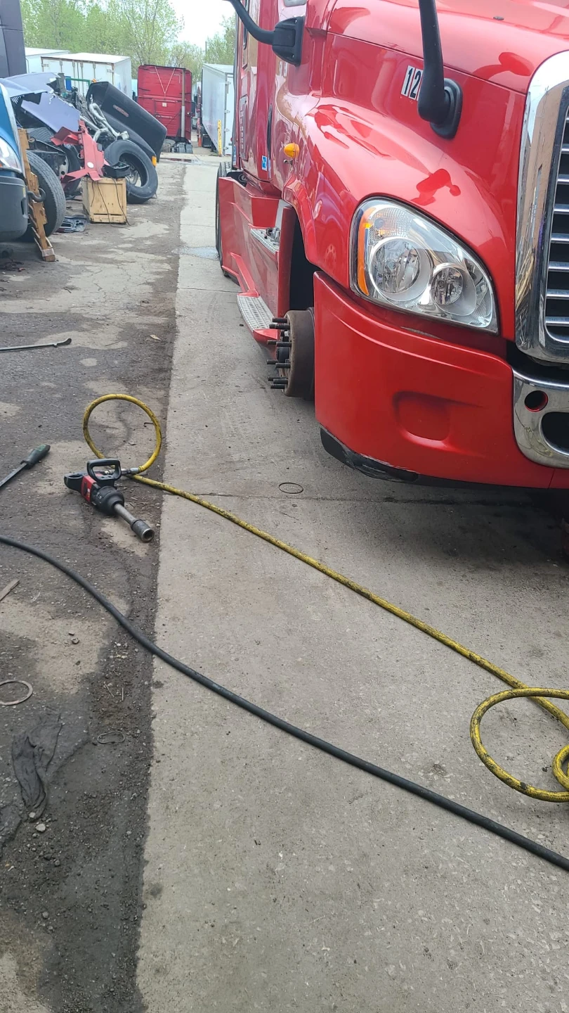 Red Freightliner Semi Truck - photo 5