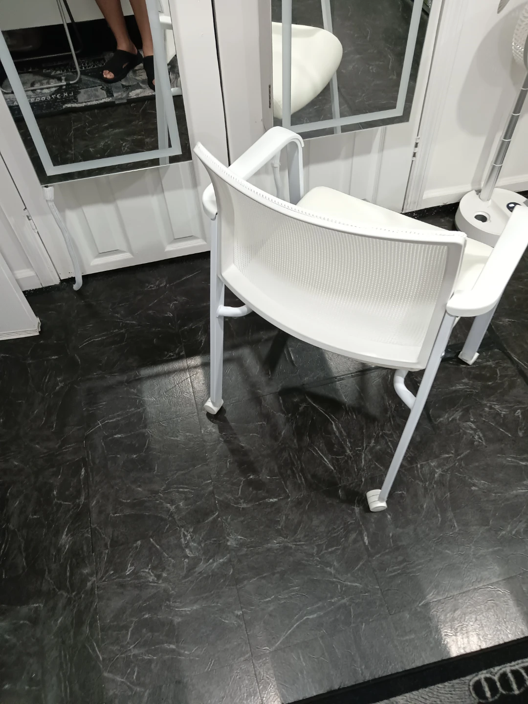 White Office Chair with Wheels - photo 3