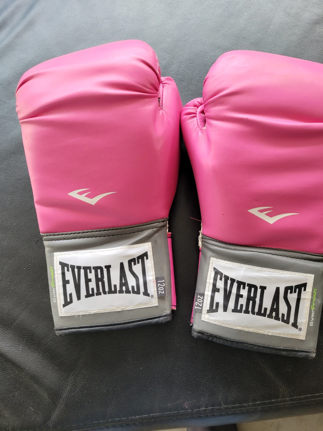 Stand up punching, bag, 3 boxing gloves. - photo 3