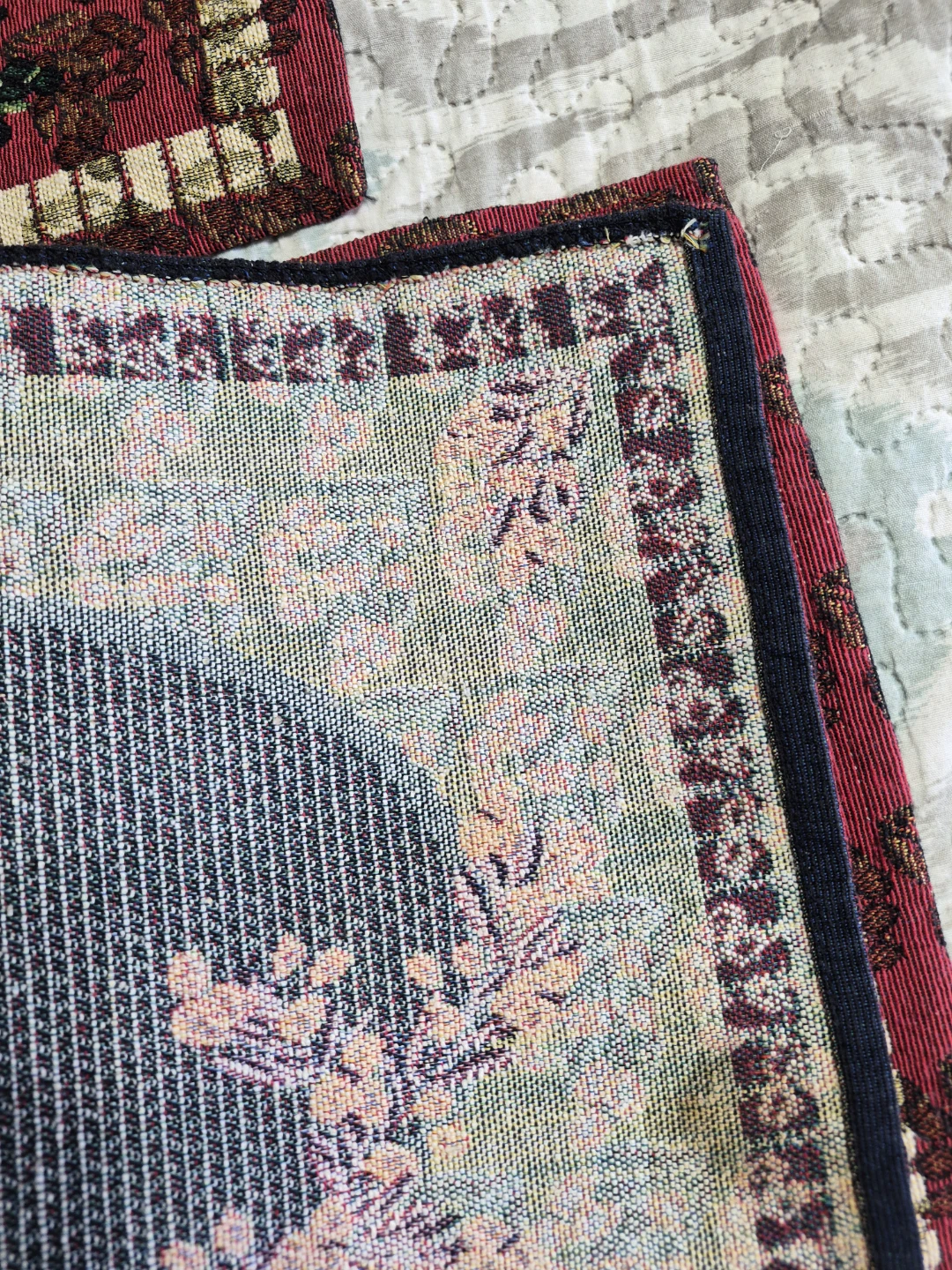 Pair of Vintage 20" x 12" Pineapple Tapestry Placemats - photo 5