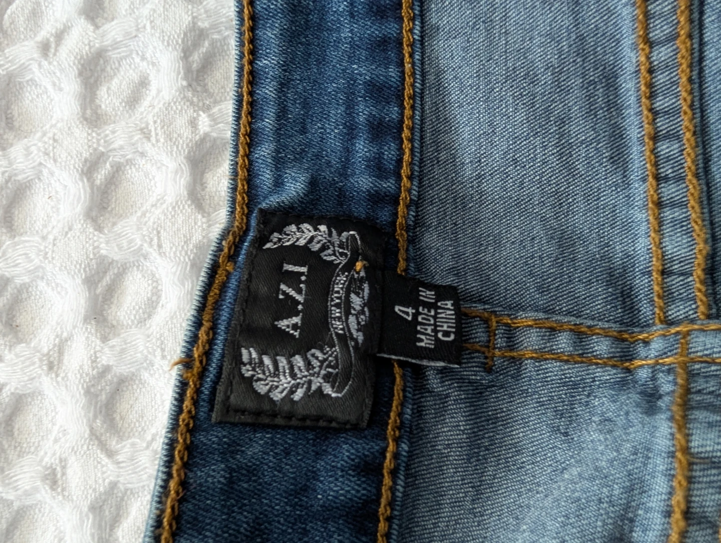 A.Z.I. New York Jeans Size 4 - photo 3