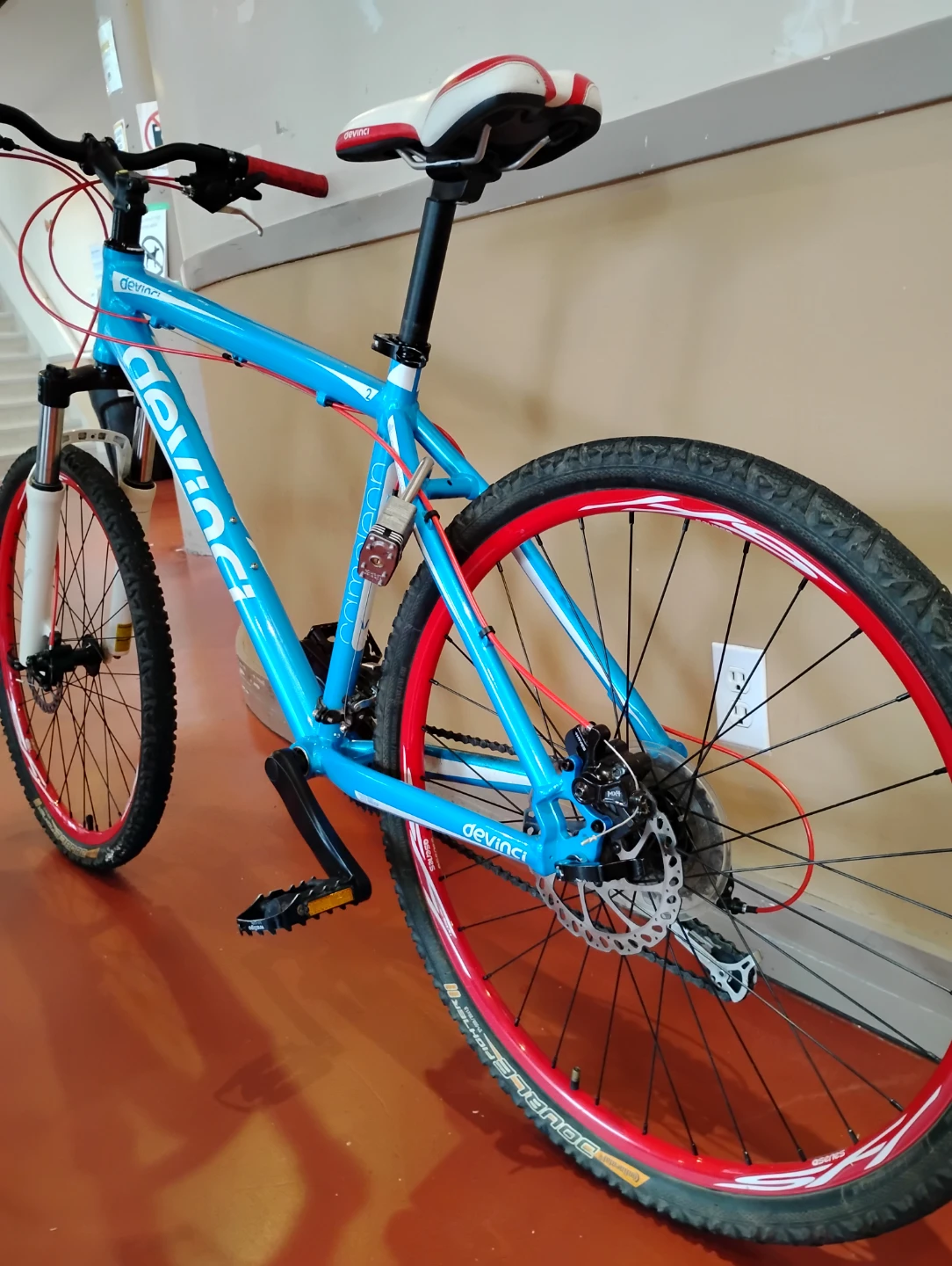 Devinci Cameleon Mountain Bike - Excellent condition