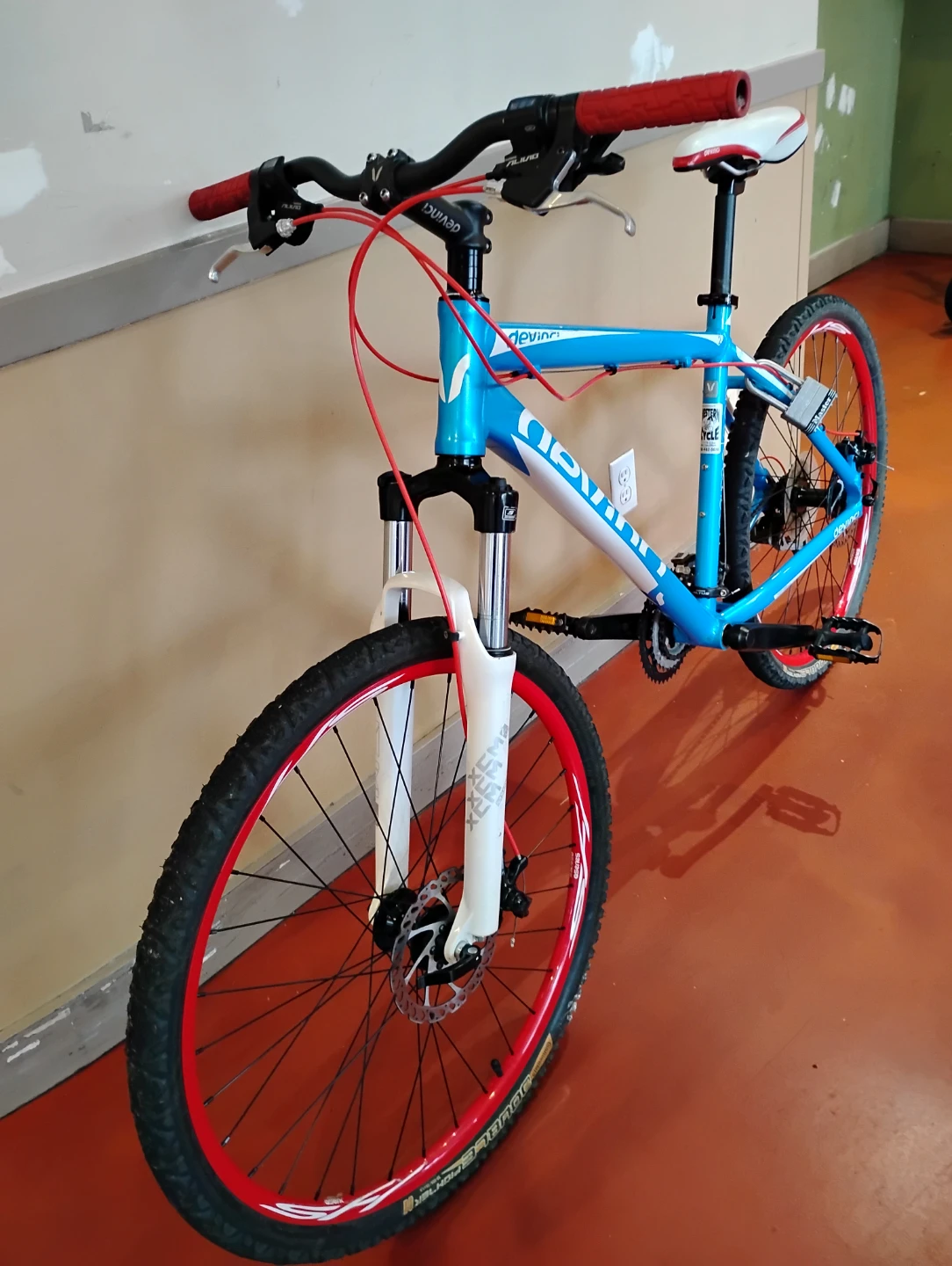 Devinci Cameleon Mountain Bike - Excellent condition - photo 2
