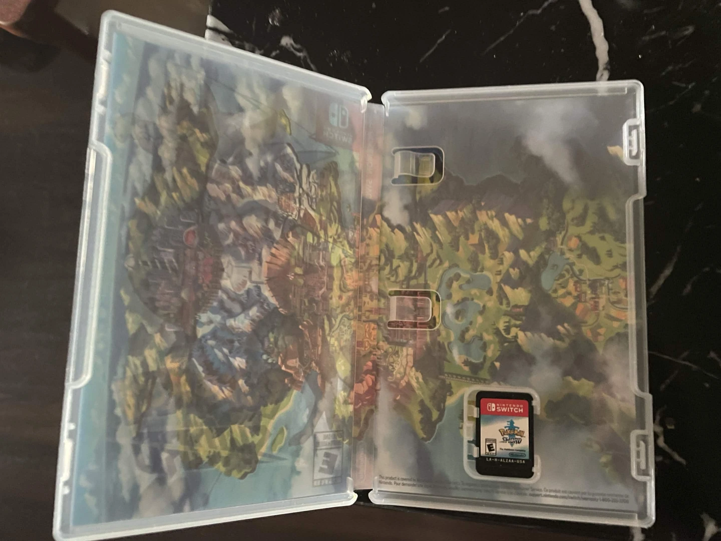 Pokemon Sword Nintendo Switch Game + Box - photo 2