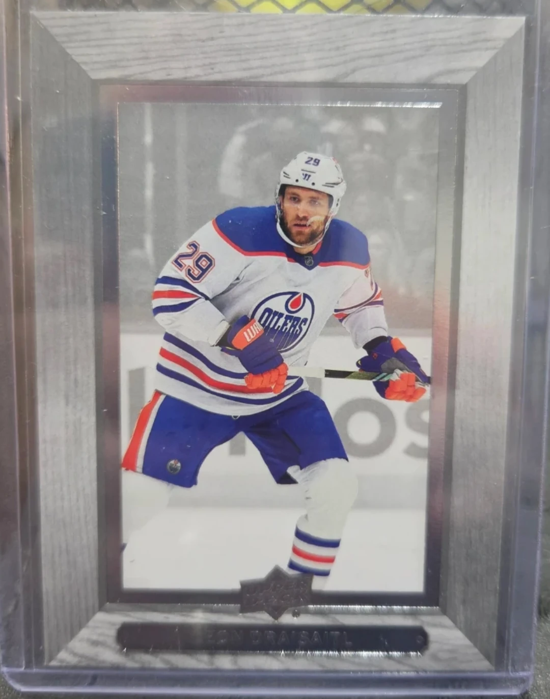 2023-24 Upper Deck Bee-Hive Leon Draisaitl hockey card. BH-19