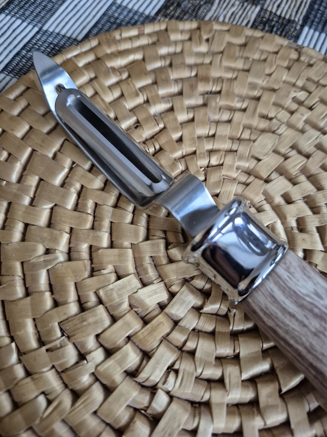 Rae Dunn "PEEL" Peeler (Comfort Grip): As New (used once!) - photo 5