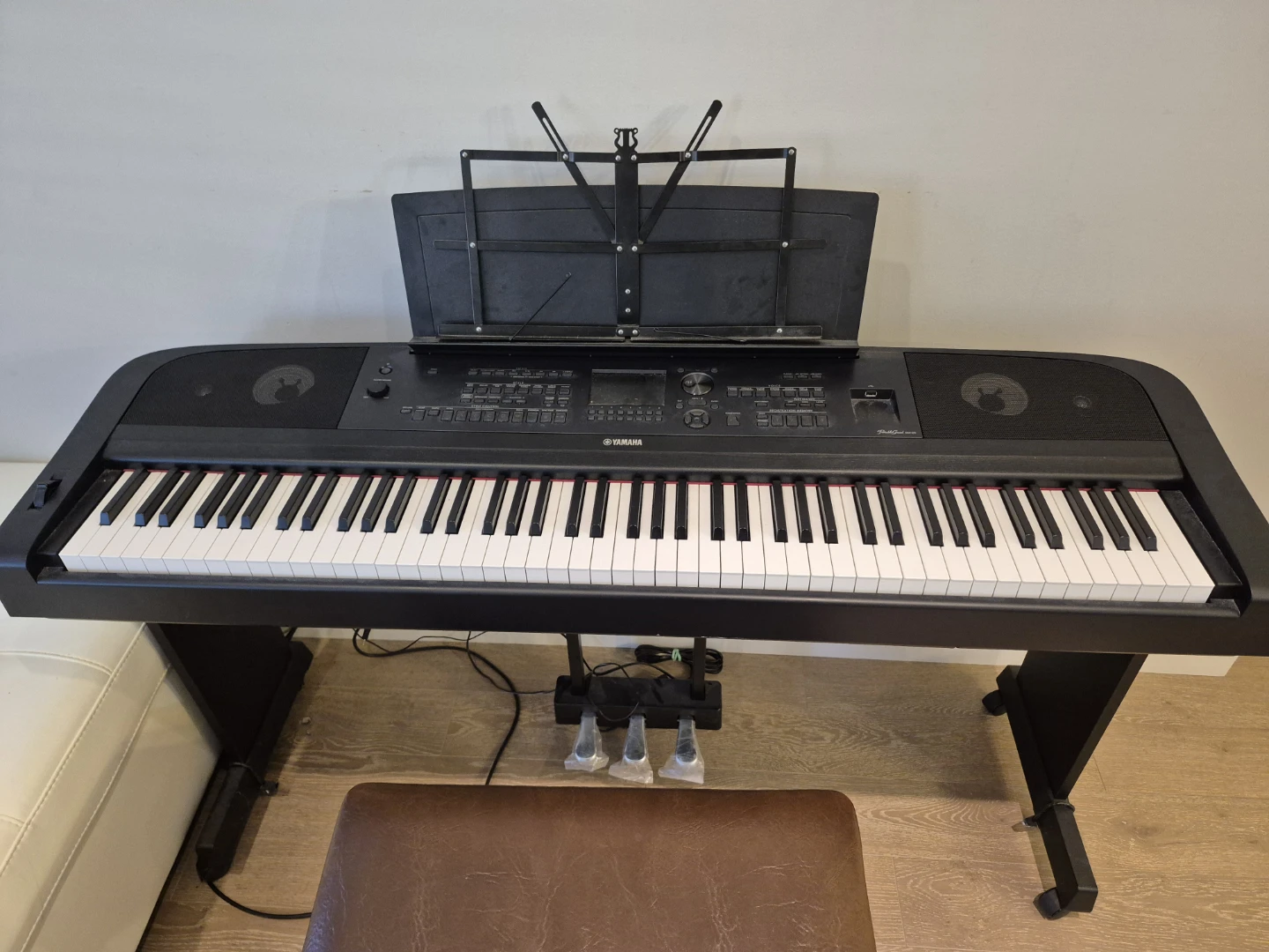 Yamaha DGX-670 Digital Piano Keyboard