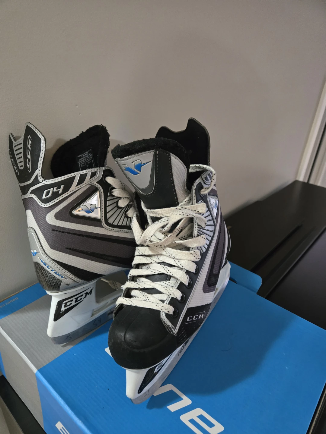 CCM Hockey Skates Size 5D - photo 2
