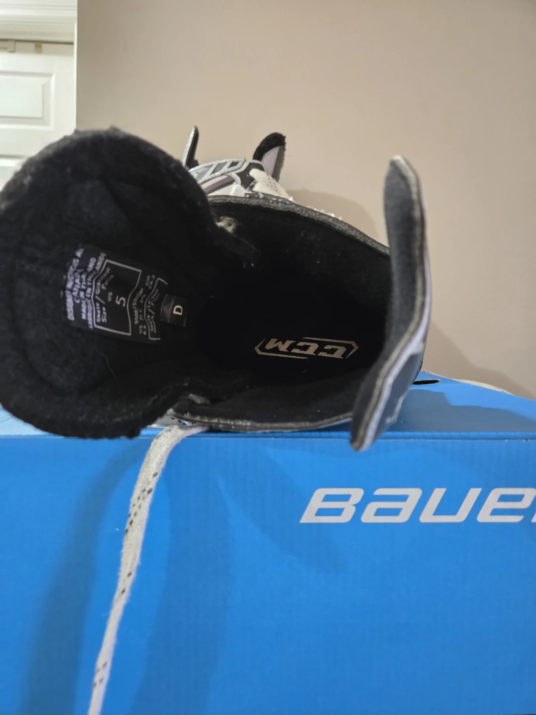 CCM Hockey Skates Size 5D - photo 3