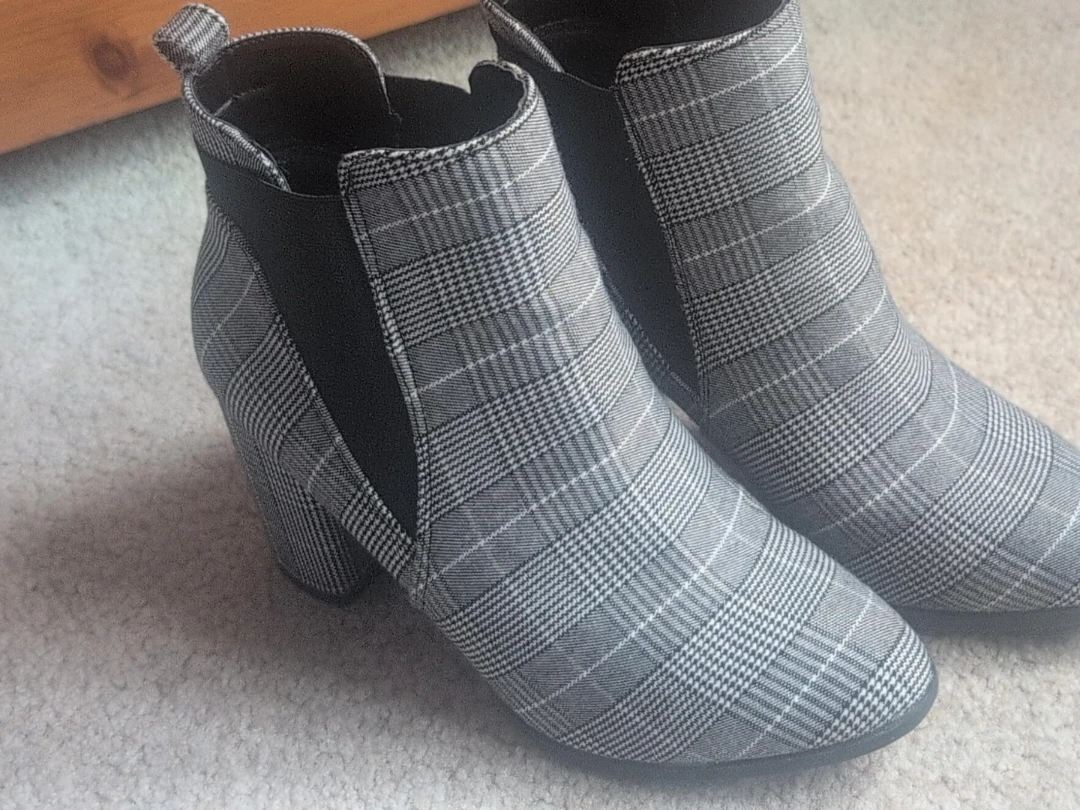 Grey Plaid Chelsea Boots