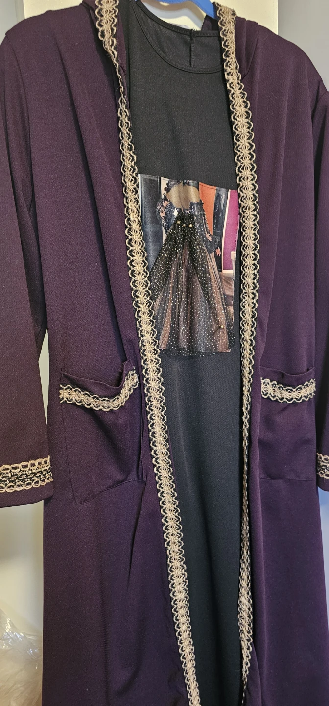 Purple abaya with decorative trim and graphic pocket - photo 2