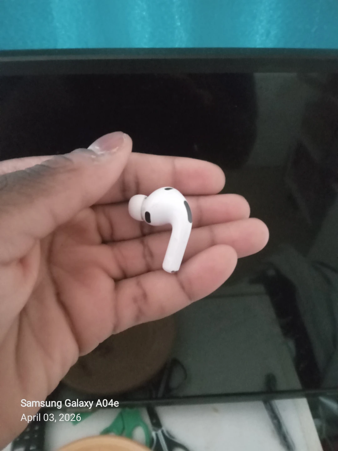 Left AirPod Pro (2nd gen) - photo 2