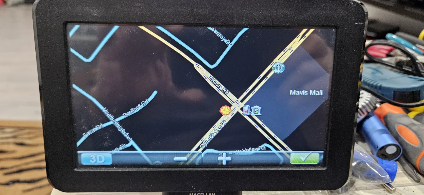 Magellan GPS Navigation Device with Car Charger and Mount
