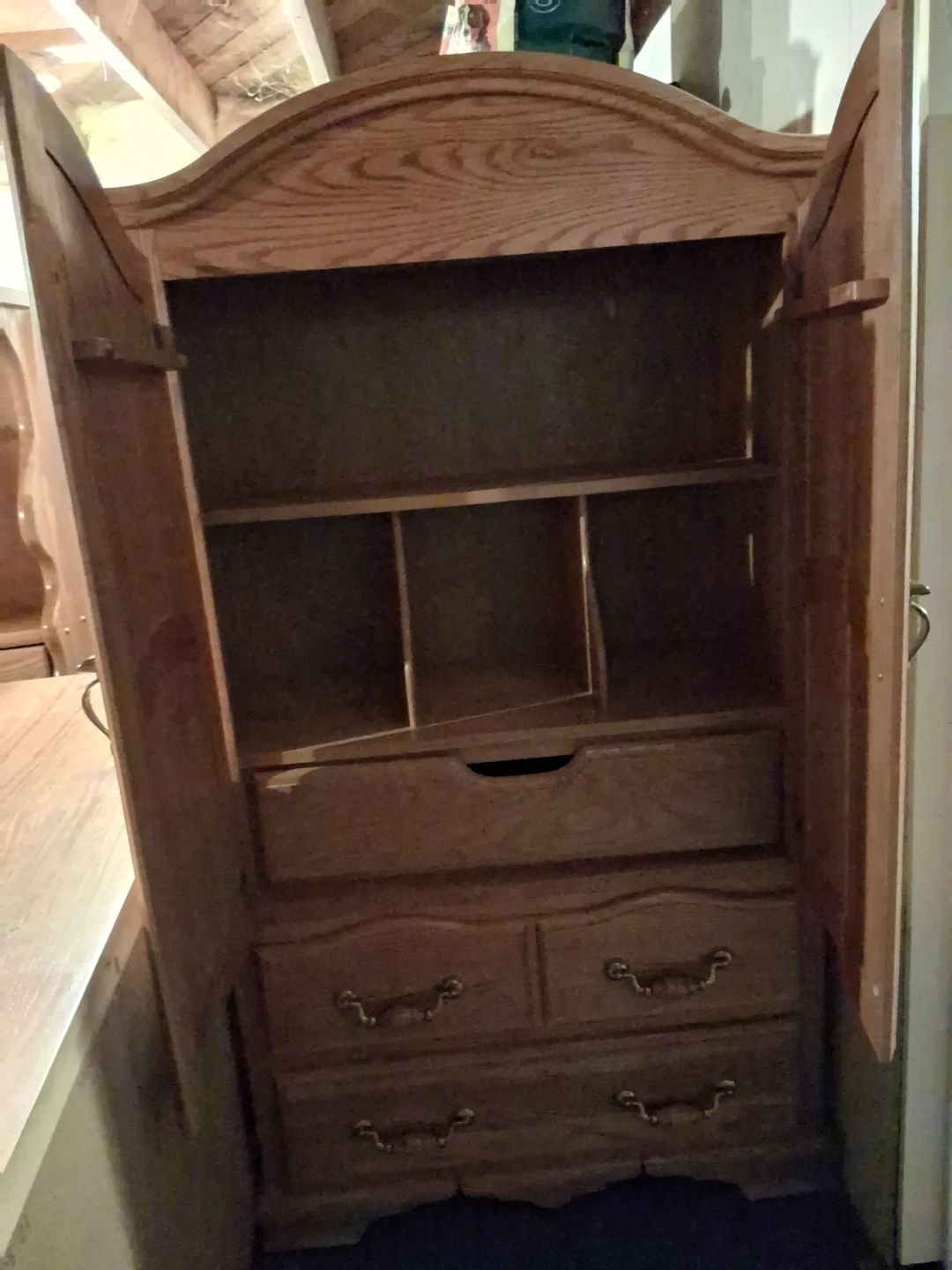 Oak Wood Bedroom Set - Wardrobe, Dresser, and Headboard - photo 4