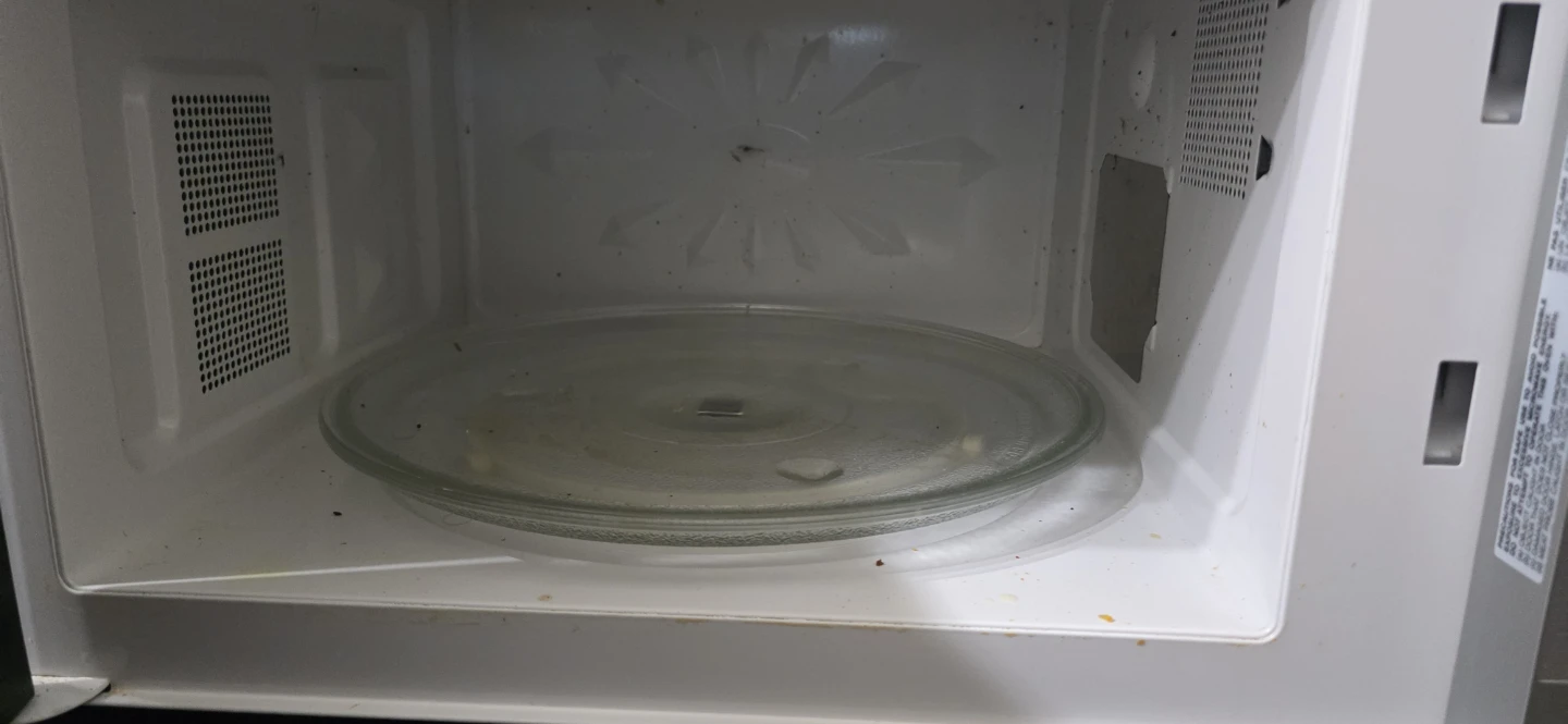 Emerson MW8108PC Microwave Oven - photo 2