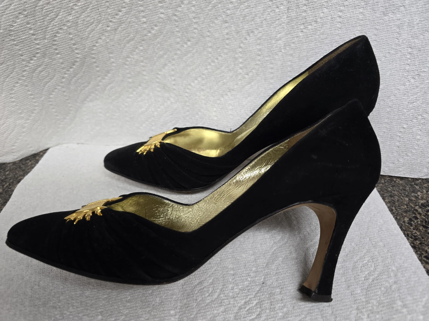 Black Suede Heels Size 38.5 - photo 2