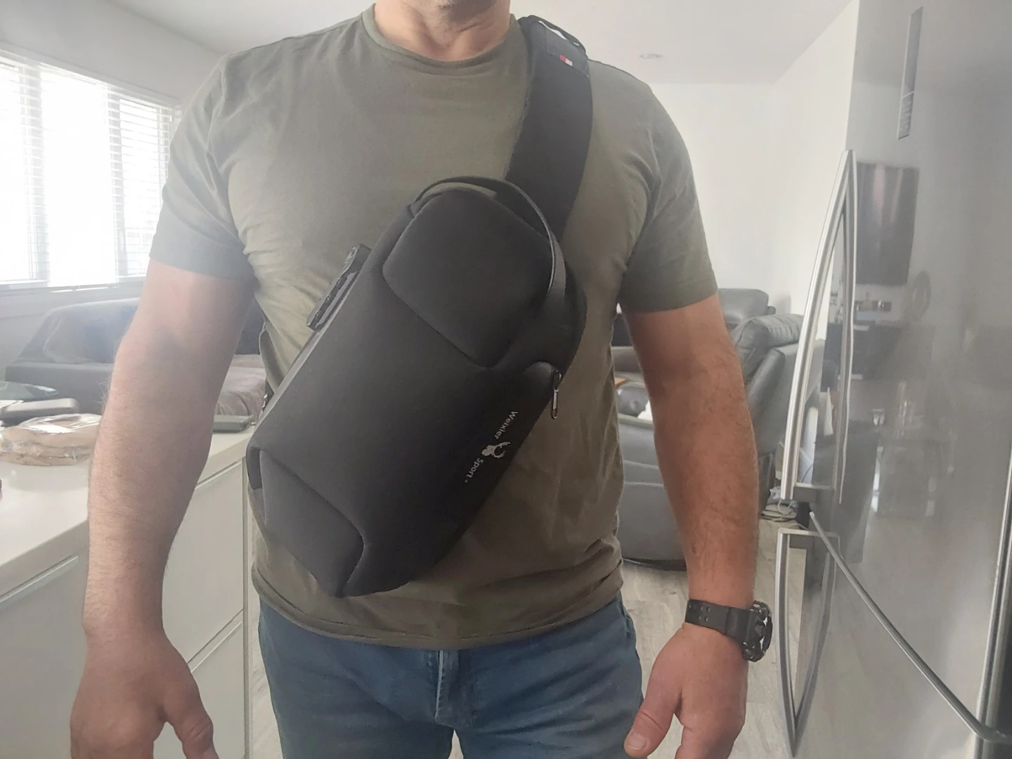 Weixier Sport+ Black Sling Bag with USB Port for traveling