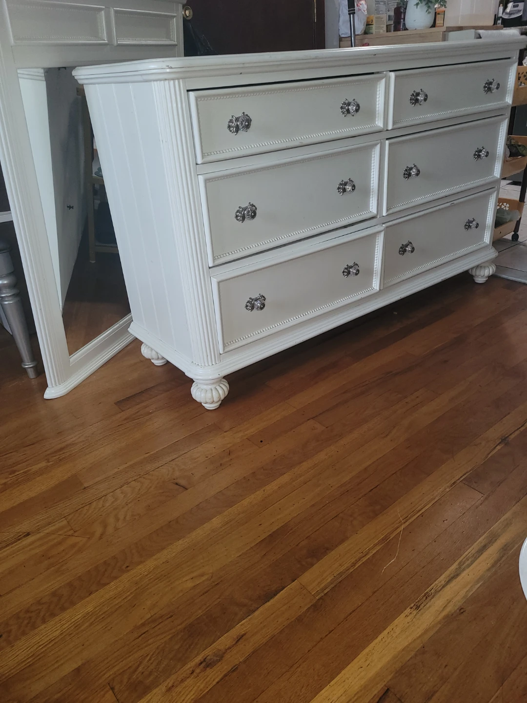 White 6-Drawer Dresser