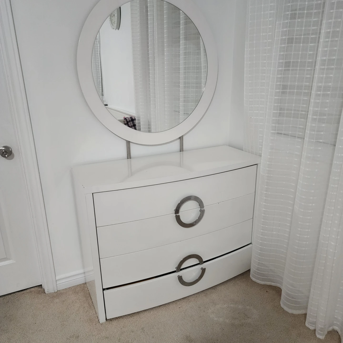 White 3-Drawer Dresser with Round Mirror