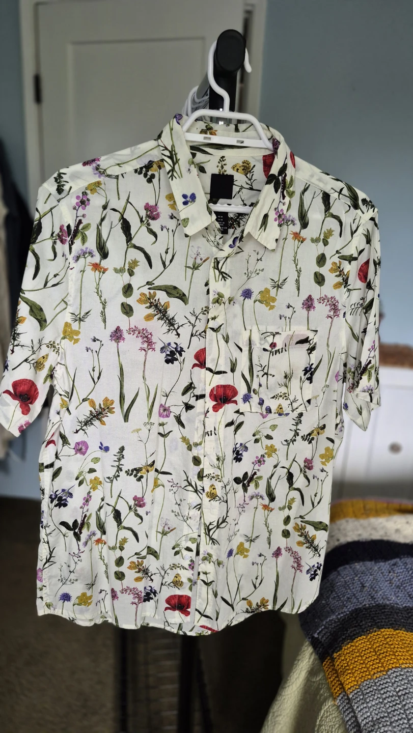 Men's Floral Print Short Sleeve Button-Up Shirt - Size Medium