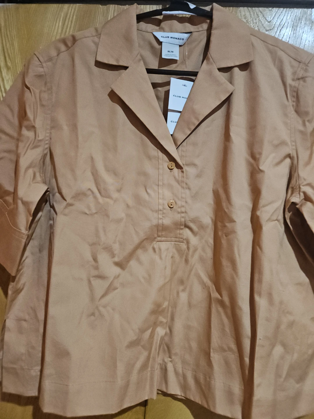 Club Monaco Sandstone Tan Cropped Collar Shirt - Size M - photo 2