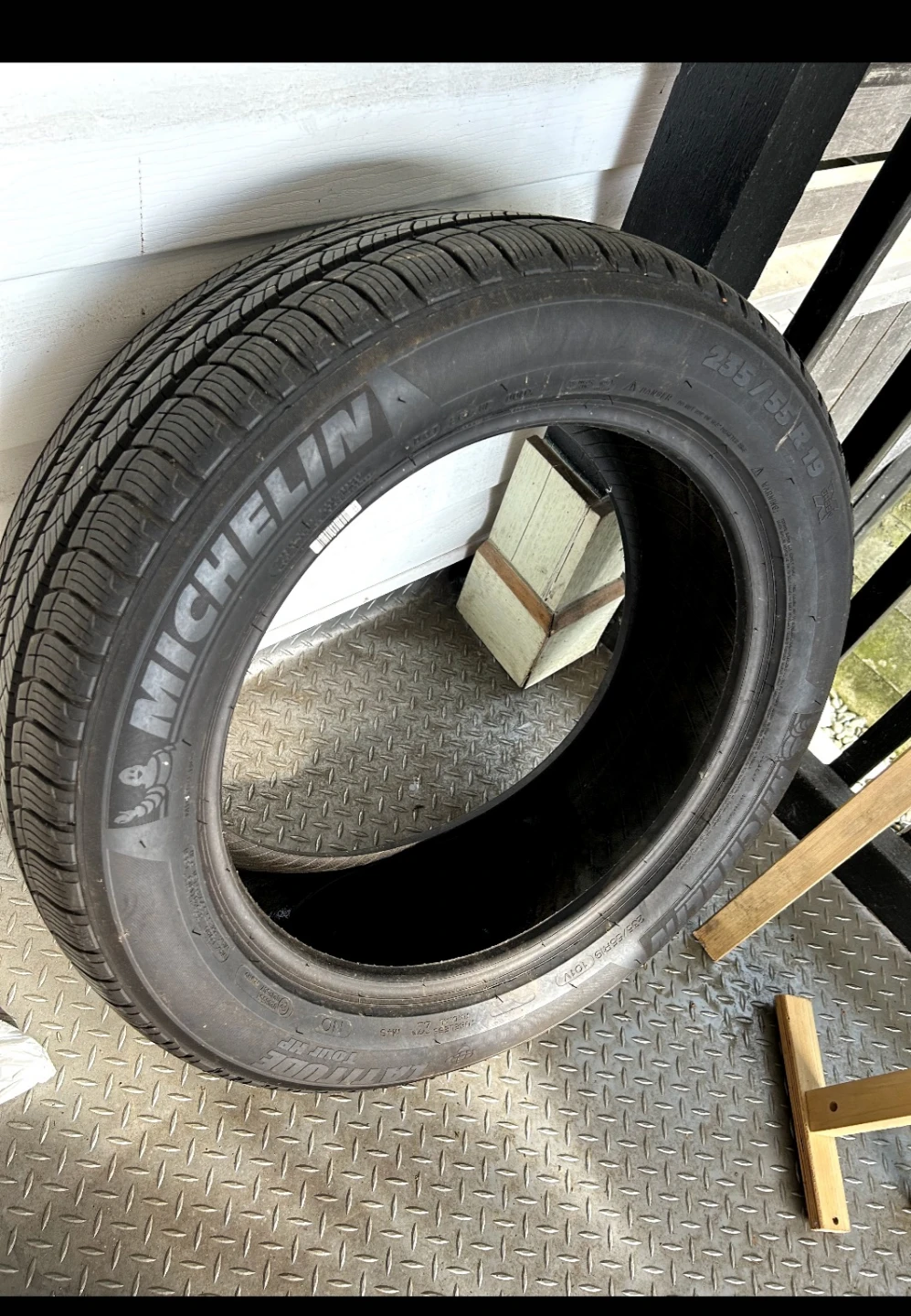 Michelin Latitude Tour HP Tire 235/55R19