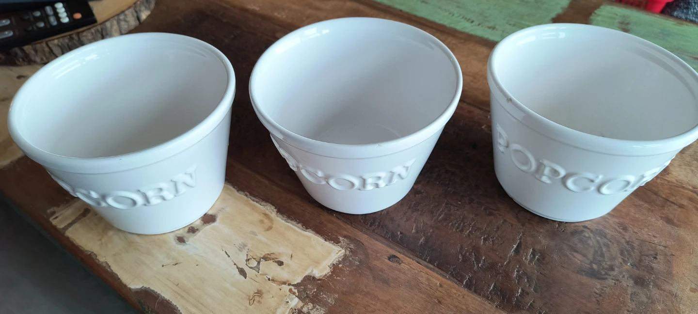 Crate & Barrel White Popcorn Bowls - Set of 3 - photo 3