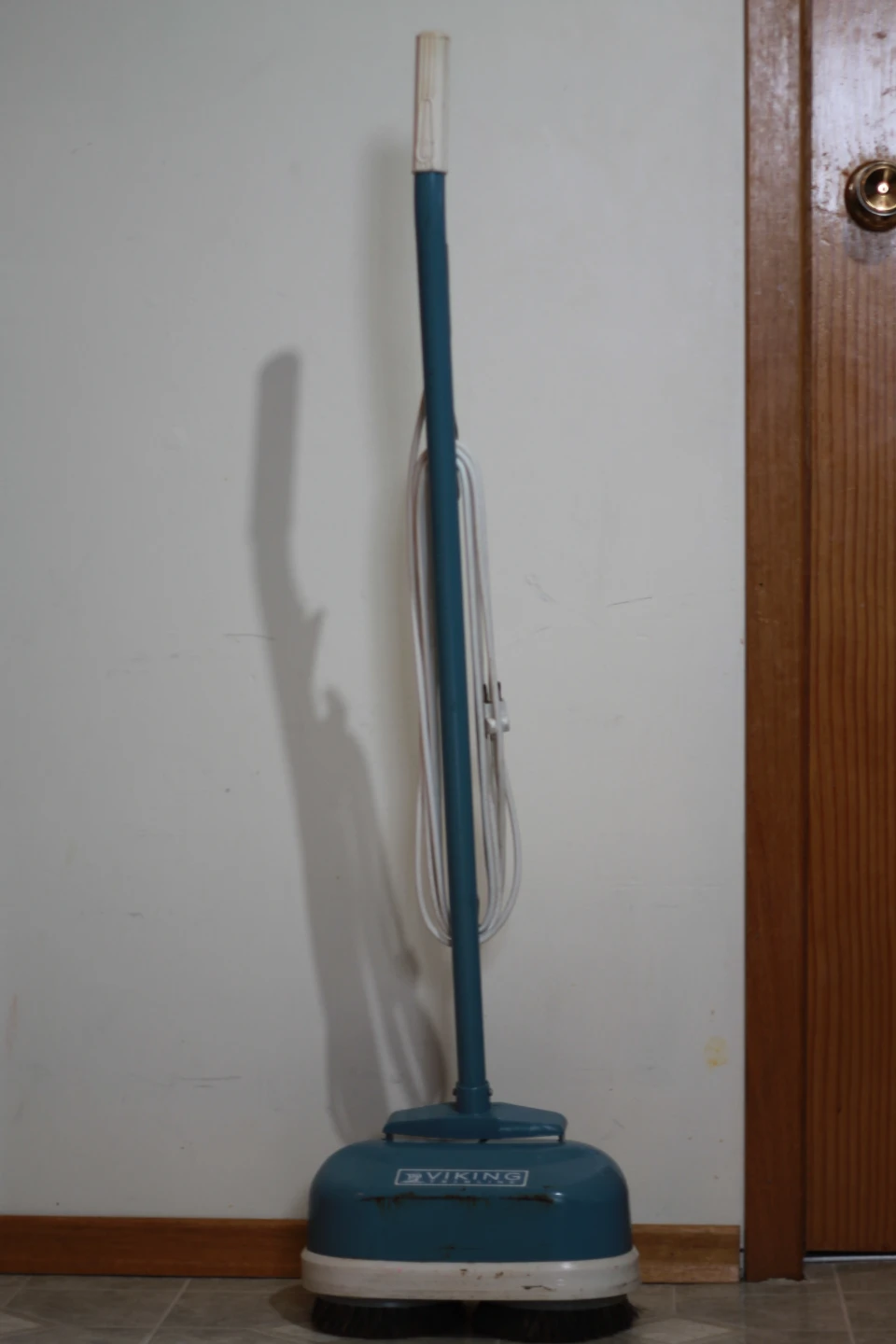 Viking Floor Polisher with Eatons Model 1915 - photo 5