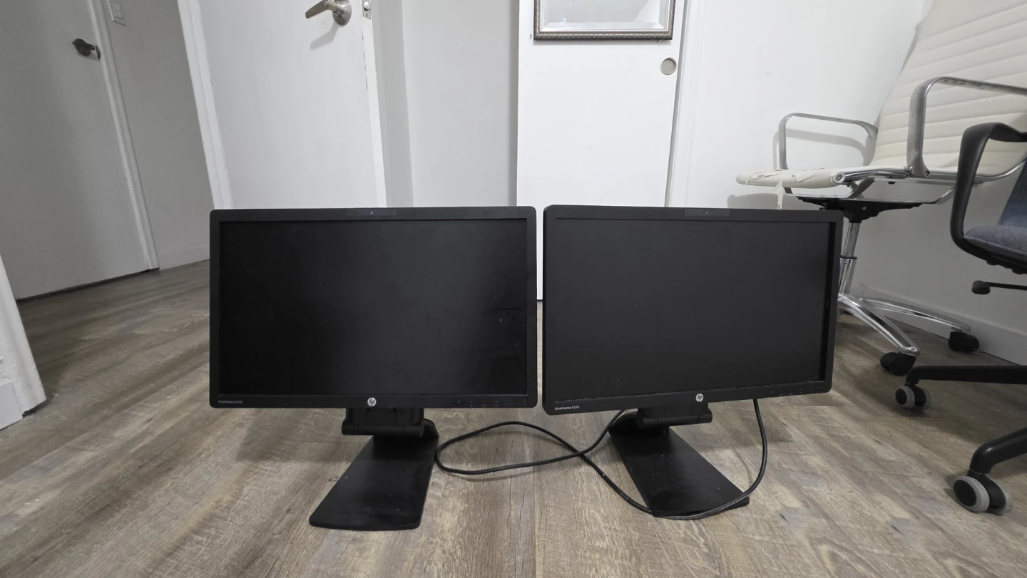 2 HP EliteDisplay E221c 21.5" Monitor