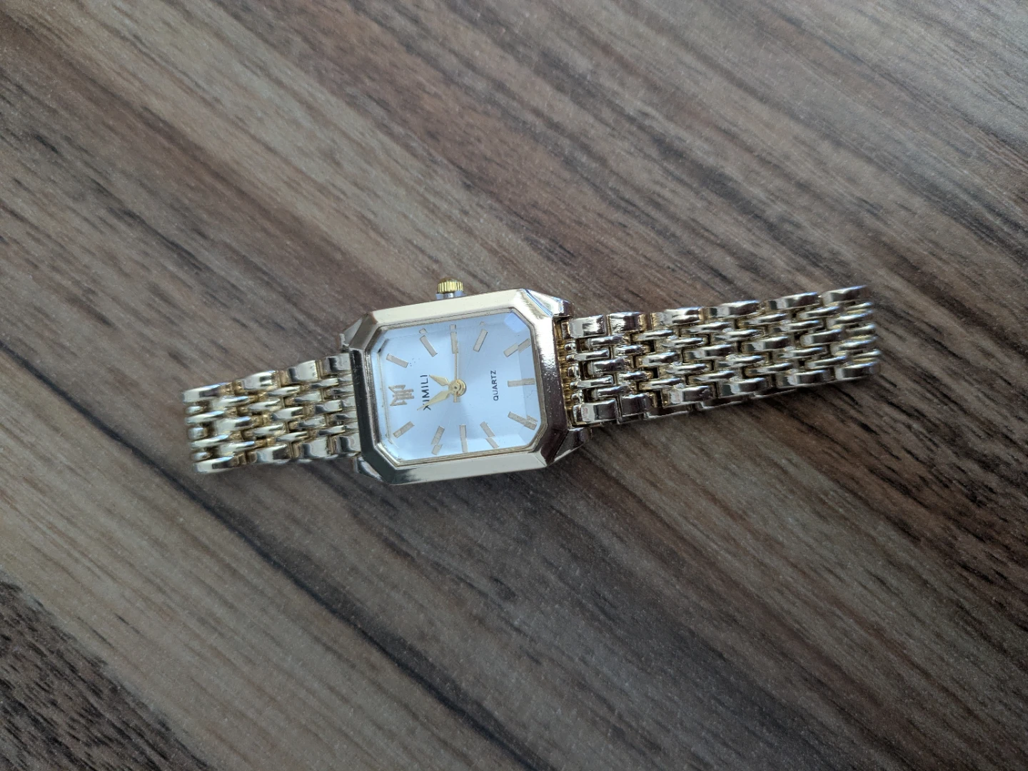 Beautiful gold watch (battery works) - photo 3