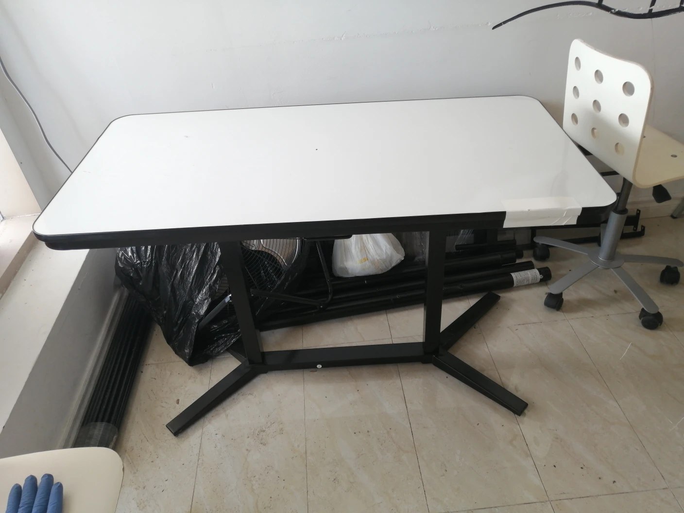 🌱White Top Desk Table with Black Metal Legs