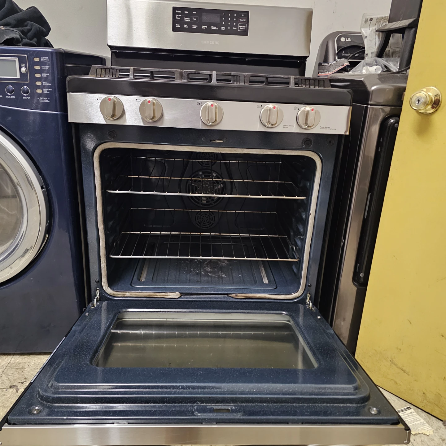 Samsung Stainless Steel Gas Range with Oven - photo 3