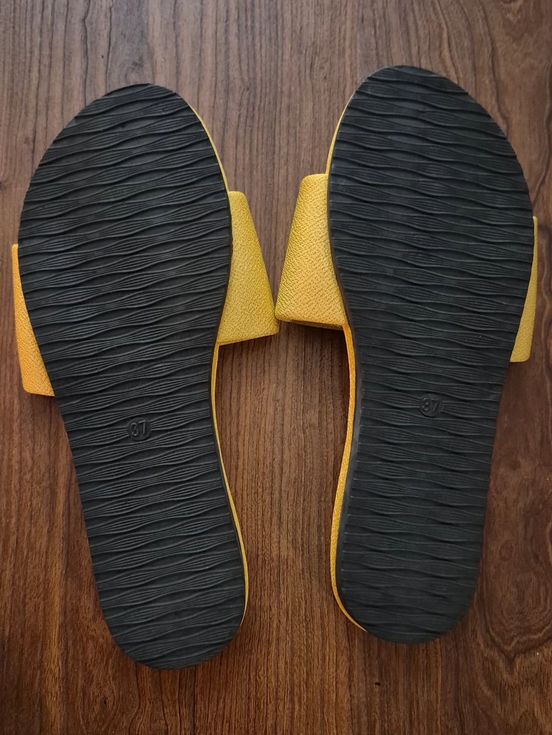 Yellow Slide Sandals Size 37 - photo 5