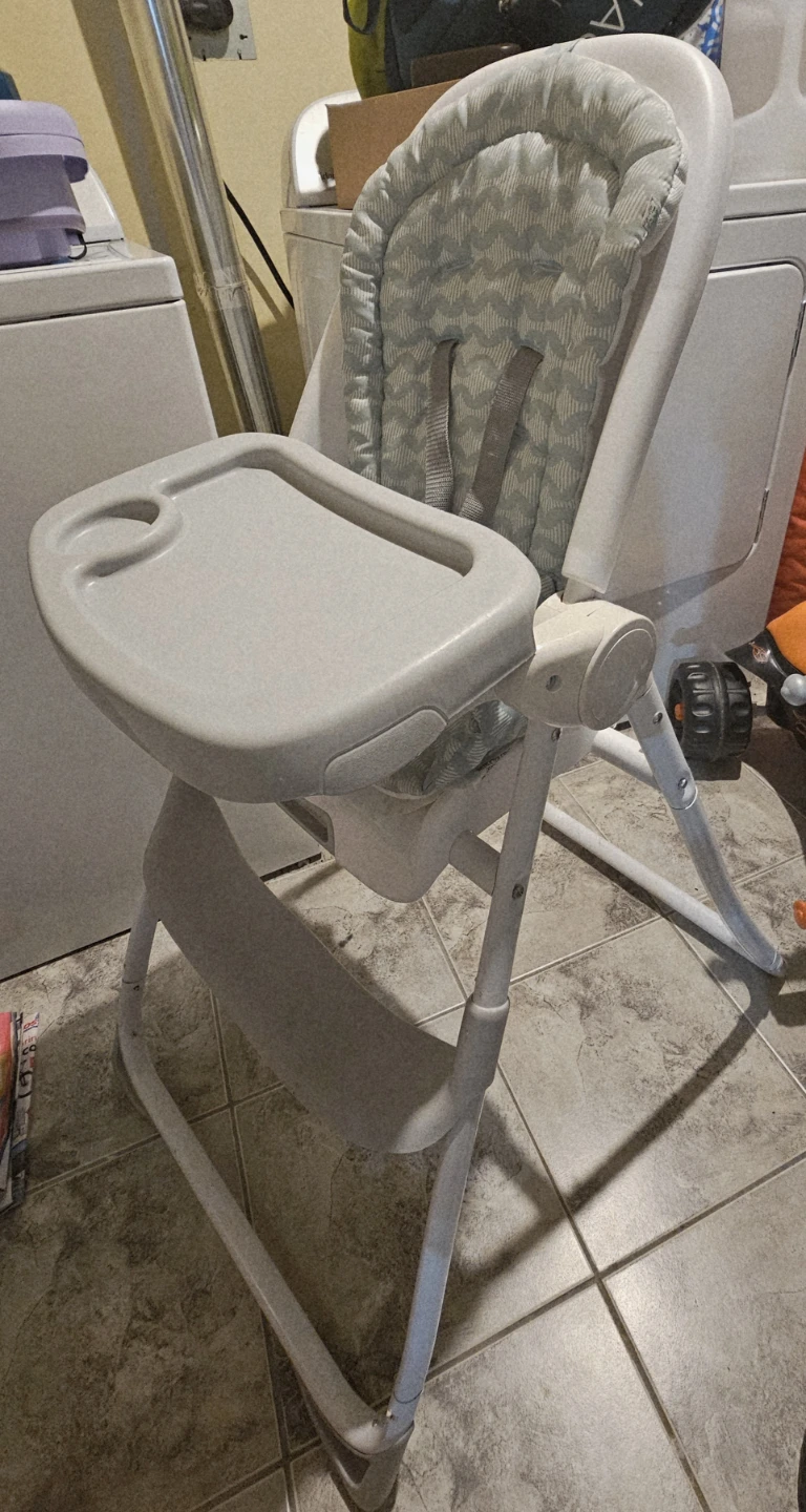 White Child's High Chair with Tray