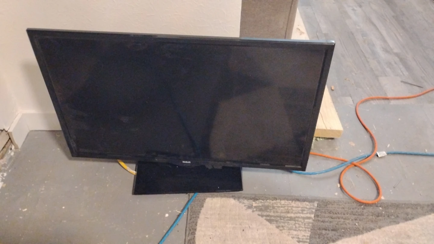 RCA 32" LED TV  (RLDEDV3255-A) - photo 2