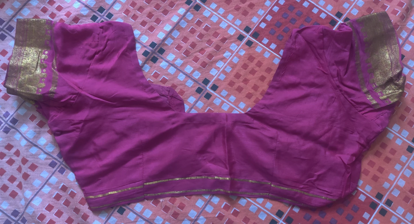 Fuschia Pink Silk Saree with Gold Zari Border - Barely Used - photo 3