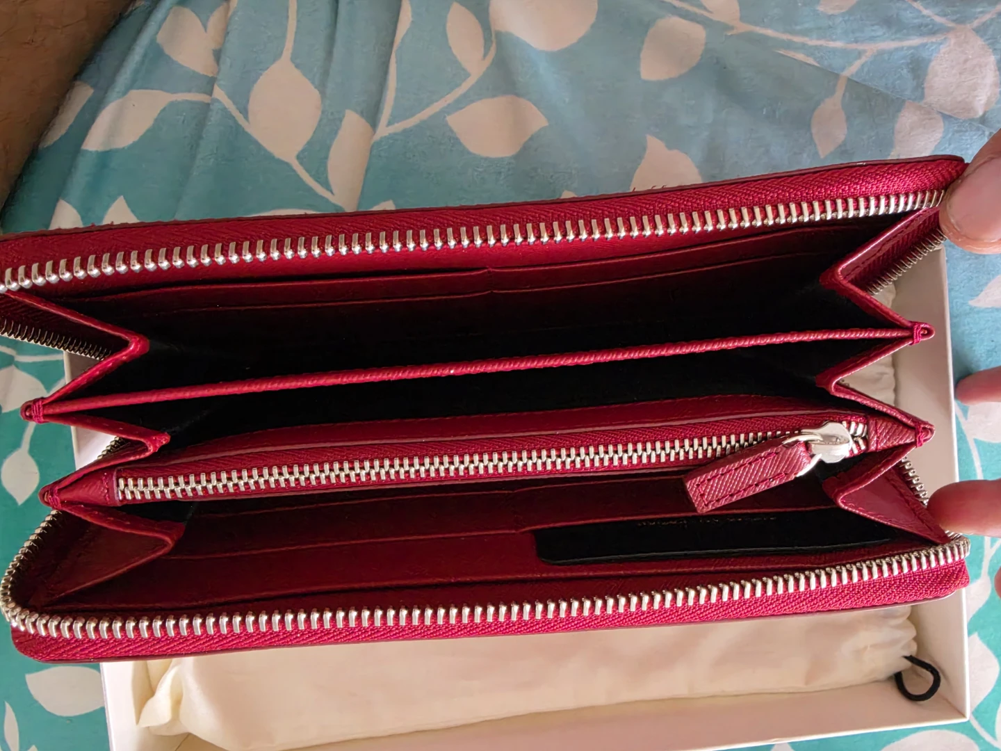 Montblanc Sartorial Red Leather Zip Around Wallet - photo 3
