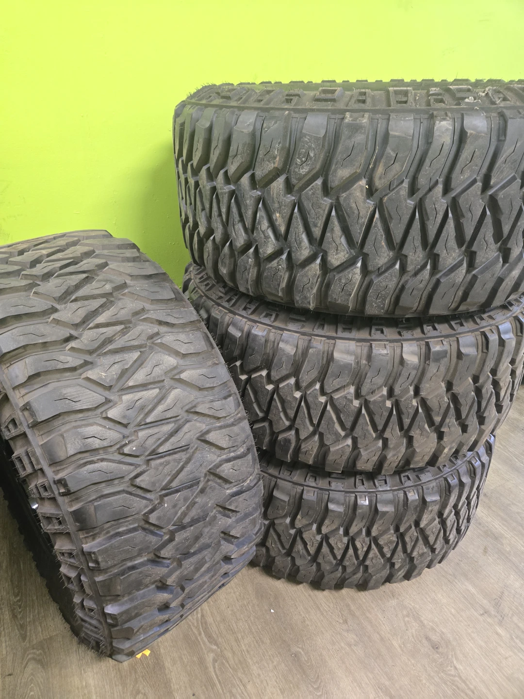 38x15.50R20 Mickey Thompson MTZ Tires/Rims Ford